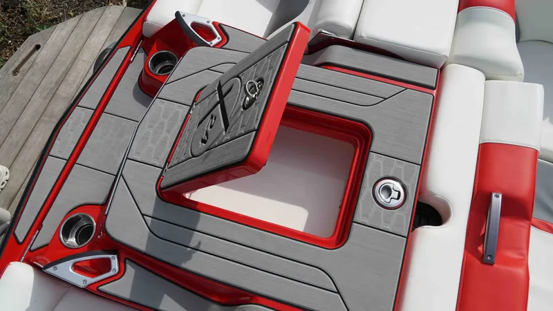 Slide: The Image of MasterCraft X24 2021 - 8