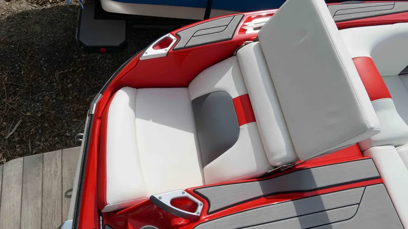 Slide: The Image of MasterCraft X24 2021 - 9