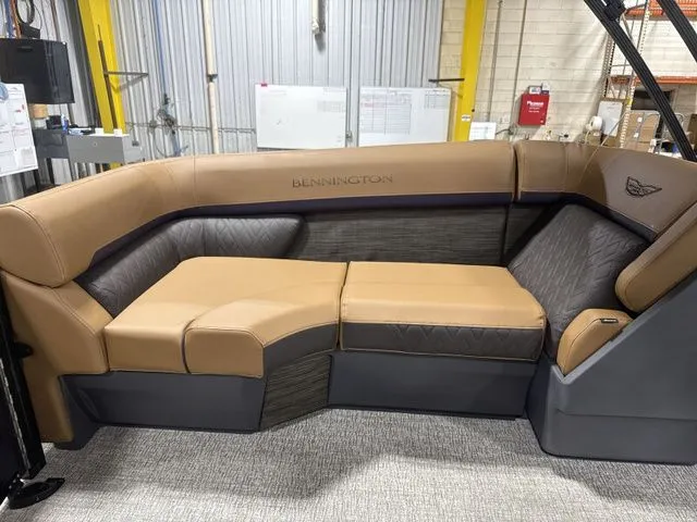 Slide: The Image of Bennington 22MFB Tritoon 2026 - 12