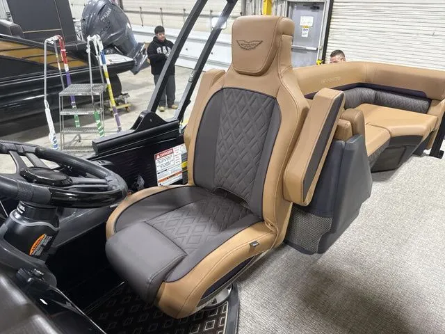 Slide: The Image of Bennington 22MFB Tritoon 2026 - 14