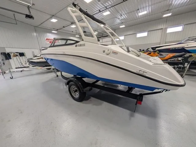 Slide: The Image of Yamaha AR190 2020 - 6