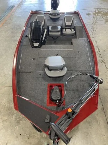 Slide: The Image of Lowe Stinger 175C 2026 - 10