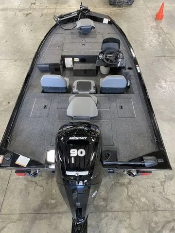 Slide: The Image of Lowe Stinger 175C 2026 - 9