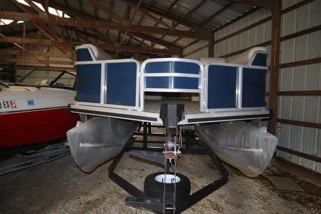 The Image of Sun Tracker SUNTRACKER PARTY BARGE 20 1994 - 1