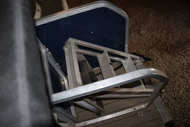 Slide: The Image of Sun Tracker SUNTRACKER PARTY BARGE 20 1994 - 15