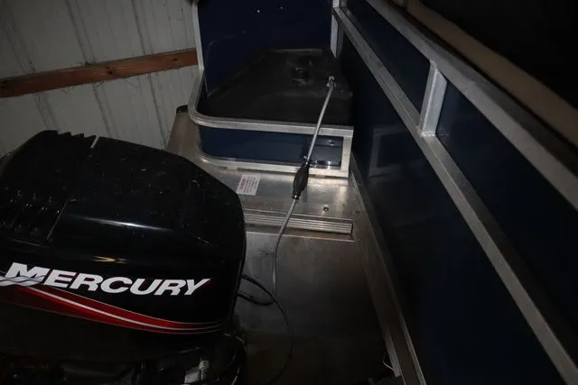 Slide: The Image of Sun Tracker SUNTRACKER PARTY BARGE 20 1994 - 16