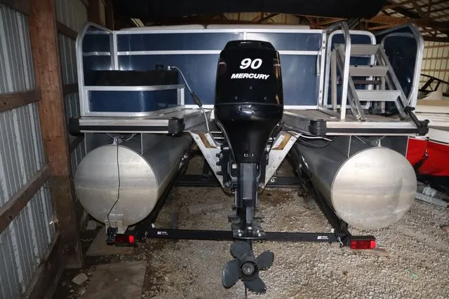 Slide: The Image of Sun Tracker SUNTRACKER PARTY BARGE 20 1994 - 18