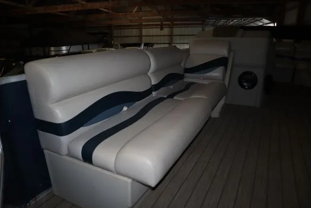 Slide: The Image of Sun Tracker SUNTRACKER PARTY BARGE 20 1994 - 3