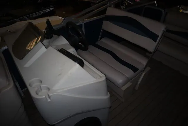 Slide: The Image of Sun Tracker SUNTRACKER PARTY BARGE 20 1994 - 6