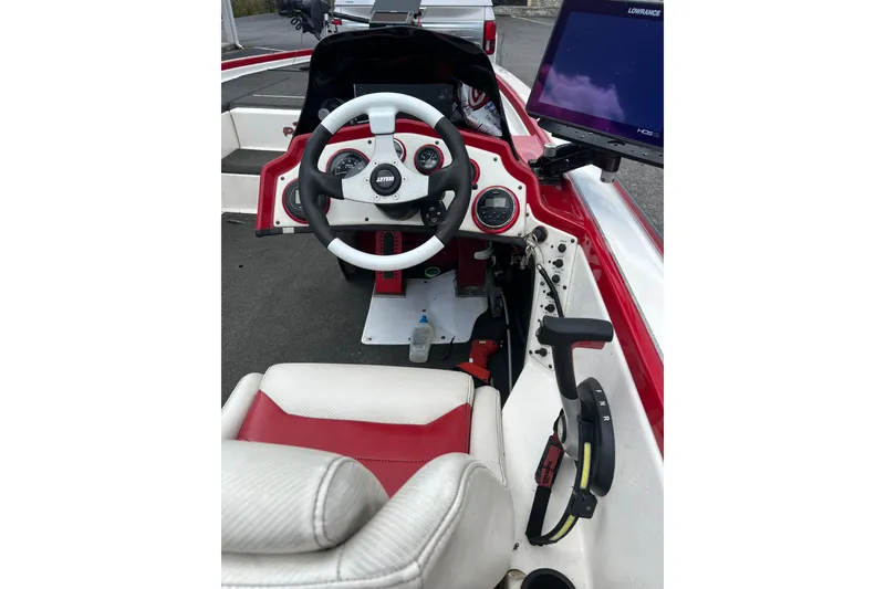 Slide: The Image of 2006 Bullet 21XD boat interior with red and white seats, gray carpet. - 8