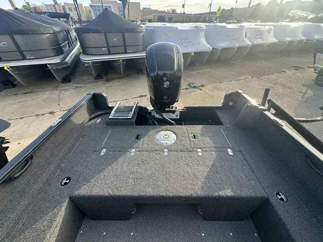 Slide: The Image of Lund 1650 Rebel XL Sport 2025 - 12