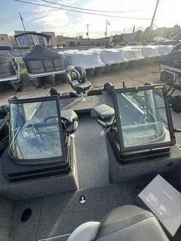 Slide: The Image of Lund 1650 Rebel XL Sport 2025 - 6