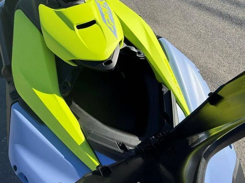 Slide: The Image of Sea-Doo Spark Trixx 90 3UP 2024 - 12