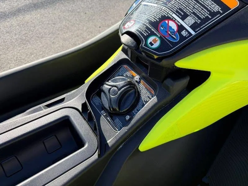 Slide: The Image of Sea-Doo Spark Trixx 90 3UP 2024 - 18