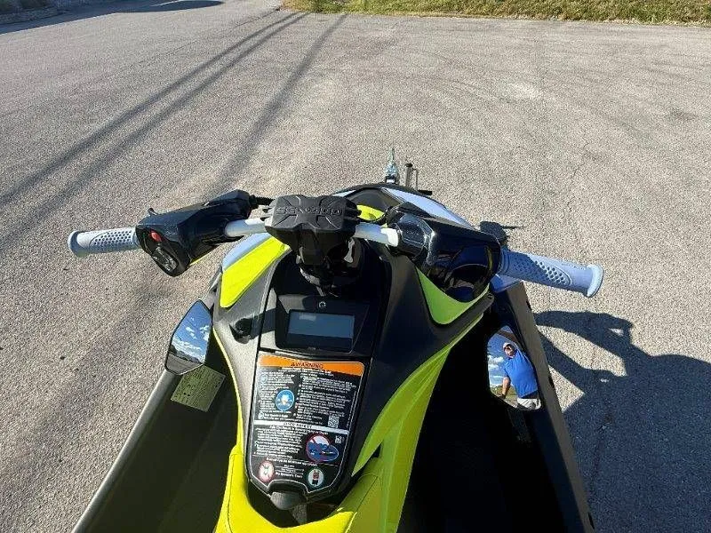 Slide: The Image of Sea-Doo Spark Trixx 90 3UP 2024 - 33