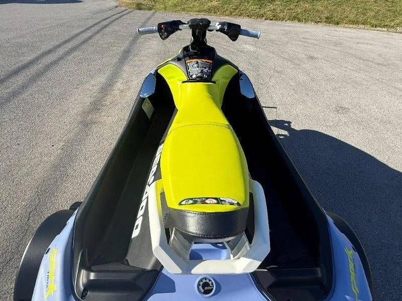 Slide: The Image of Sea-Doo Spark Trixx 90 3UP 2024 - 9