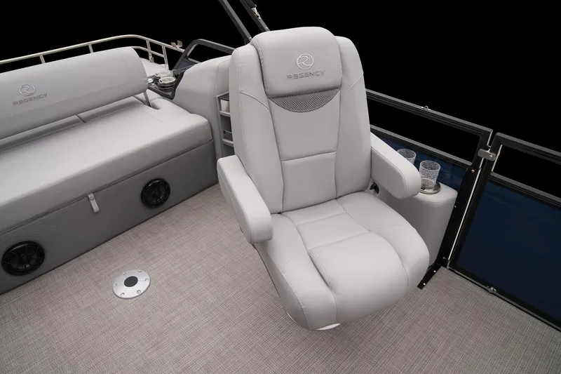 Slide: The Image of Regency 250 LE3 Sport 2025 - 48