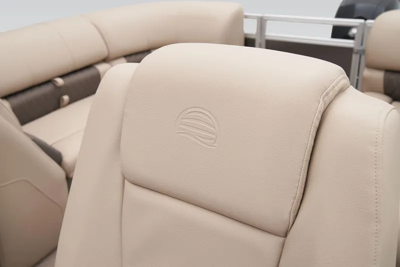 Slide: The Image of Sun Tracker Party Barge 22 DLX 2025 - 44