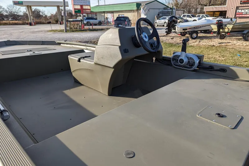 Slide: The Image of 2026 Tracker Grizzly 1648 SC boat interior with steering console and controls. - 38