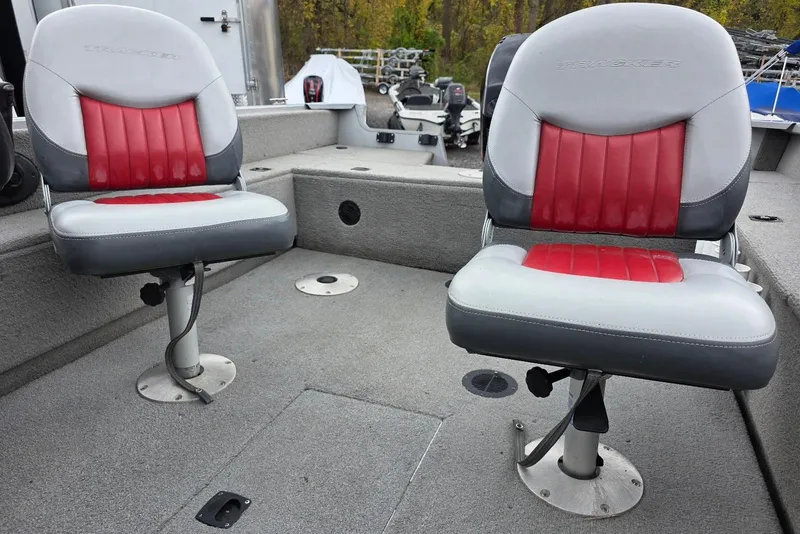Slide: The Image of 2005 TRACKER BOATS Targa V16 Side Console interior with two red and gray seats. - 13