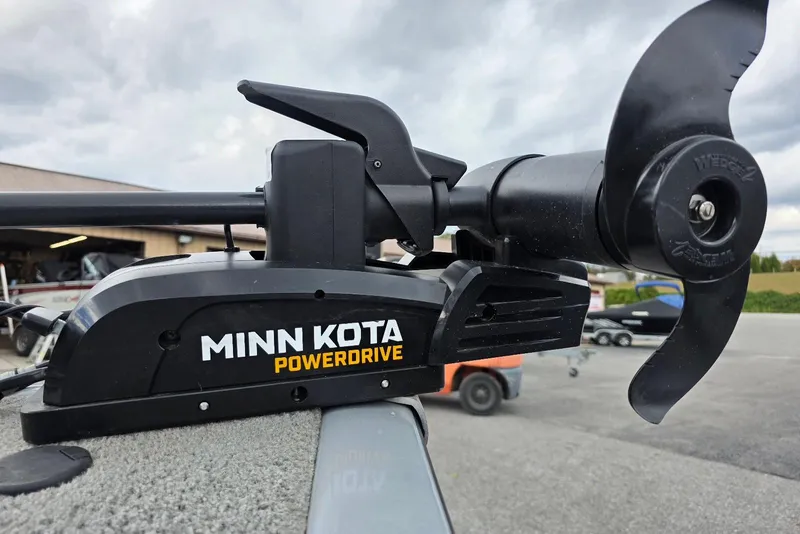Slide: The Image of Minn Kota PowerDrive motor on 2005 TRACKER BOATS Targa V16 Side Console. - 16