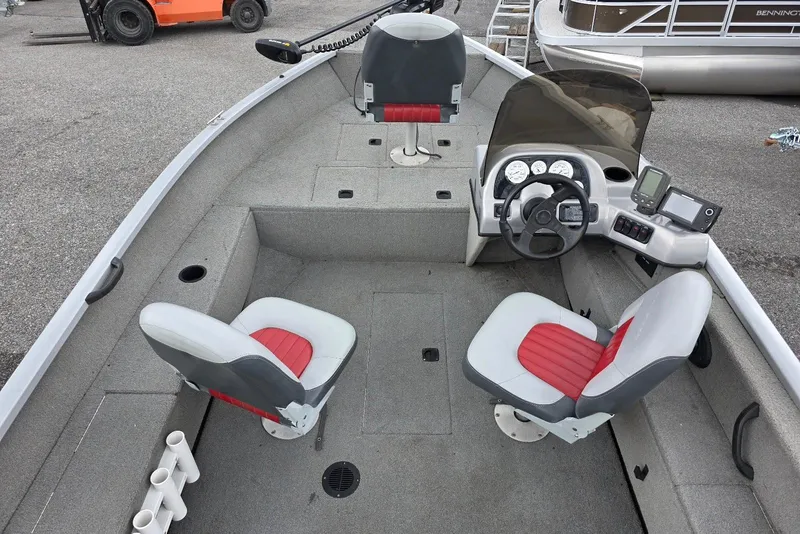 Slide: The Image of 2005 TRACKER BOATS Targa V16 Side Console interior with steering wheel and seating. - 6