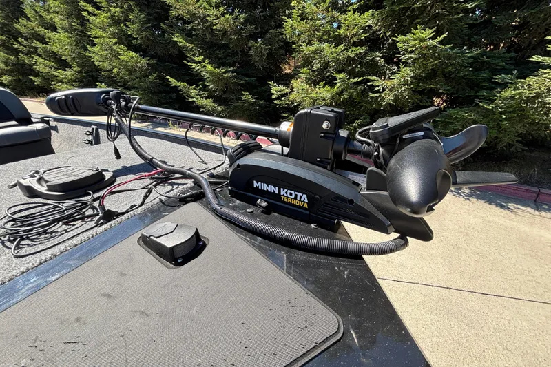 Slide: The Image of 2026 Tracker Bass Tracker Classic XL with Minn Kota Terrova trolling motor. - 25