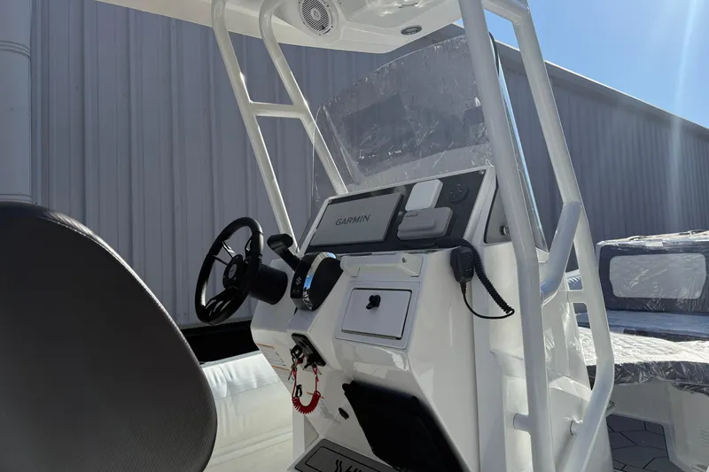 Slide: The Image of 2026 Highfield Sport 760 boat console with Garmin navigation system. - 11