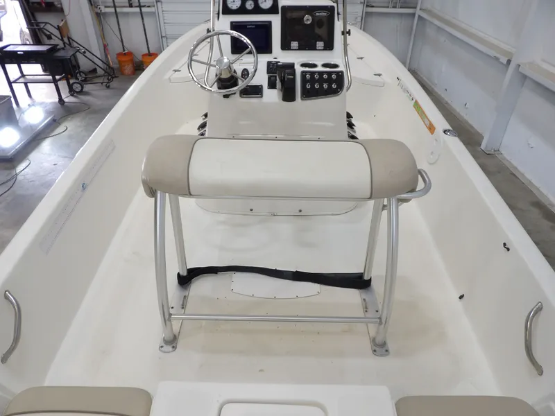 Slide: The Image of NauticStar 2140 Sport Shallow Bay 2017 - 19