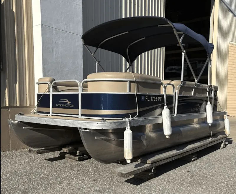 Slide: The Image of Bennington 20SLX 2014 - 6