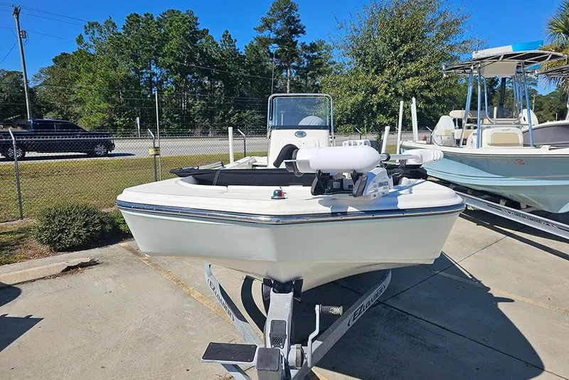 Slide: The Image of 2016 Sundance DX20 boat on trailer in outdoor lot, sunny day. - 4