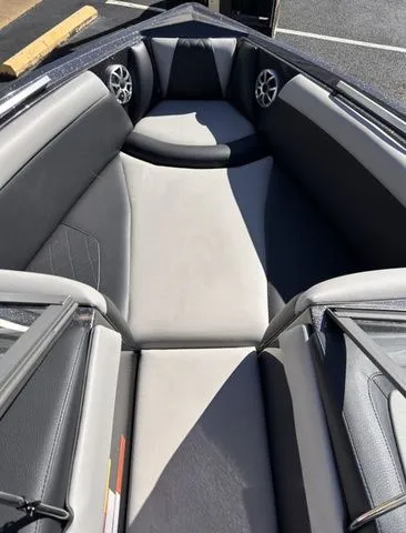 Slide: The Image of Tigé R23 2019 - 5