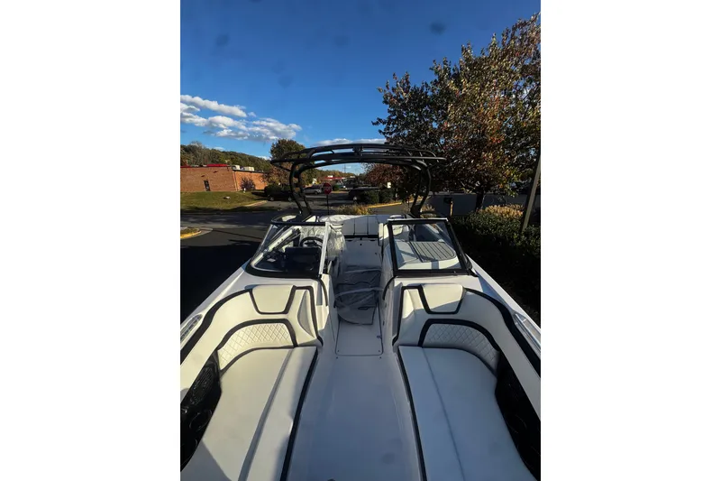 Slide: The Image of 2026 Yamaha Boats 252SD interior with sleek seating and modern design under a clear blue sky. - 6