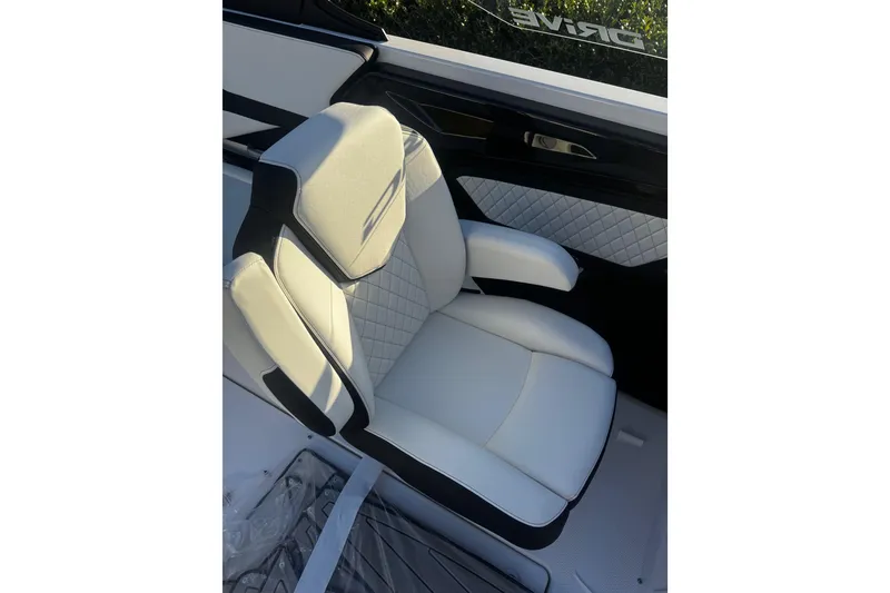 Slide: The Image of Luxurious seating in 2026 Yamaha Boats 252SD, featuring elegant white and black upholstery. - 8