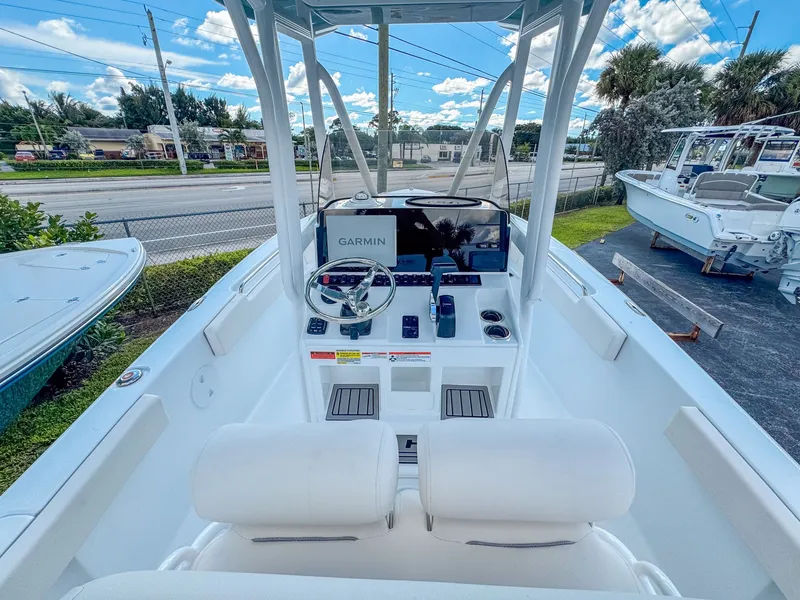 Slide: The Image of Sea Hunt Ultra 229 2026 - 8