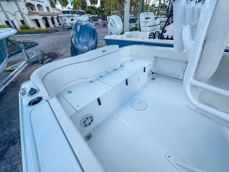 Slide: The Image of Sea Hunt Ultra 229 2026 - 7