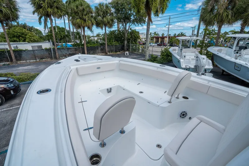 Slide: The Image of Sea Hunt Ultra 265 SE 2026 - 24