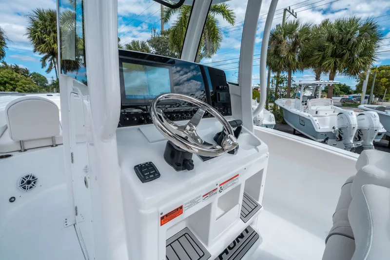 Slide: The Image of Sea Hunt Ultra 265 SE 2026 - 18