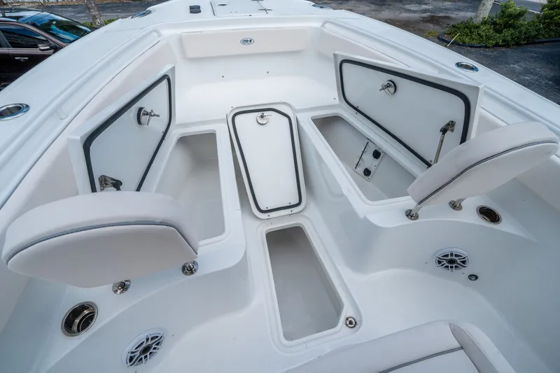 Slide: The Image of Sea Hunt Ultra 265 SE 2026 - 25