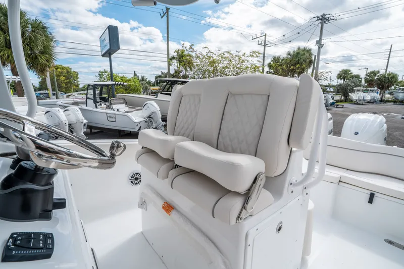 Slide: The Image of Sea Hunt Ultra 265 SE 2026 - 19