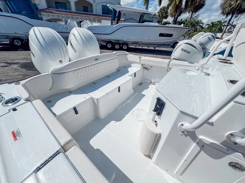 Slide: The Image of Sea Hunt Ultra 265 SE 2026 - 7