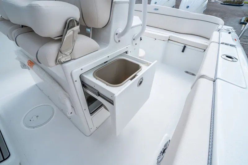 Slide: The Image of Sea Hunt Ultra 265 SE 2026 - 15