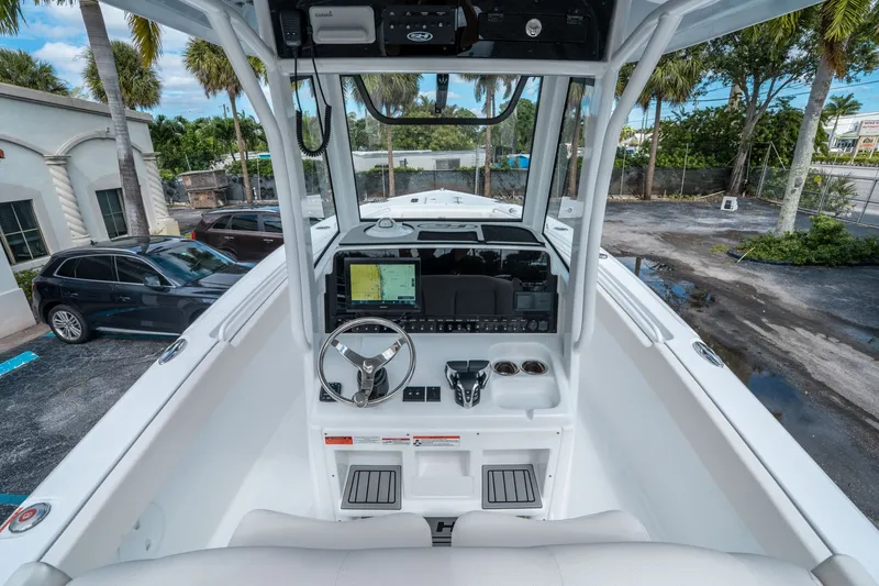 Slide: The Image of Sea Hunt Ultra 265 SE 2026 - 17