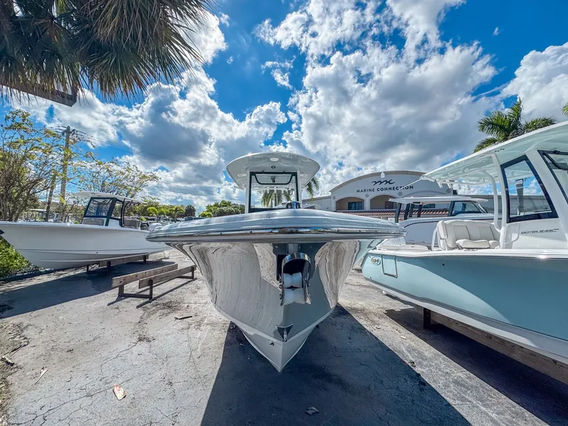 Slide: The Image of Sea Hunt Ultra 265 SE 2026 - 4