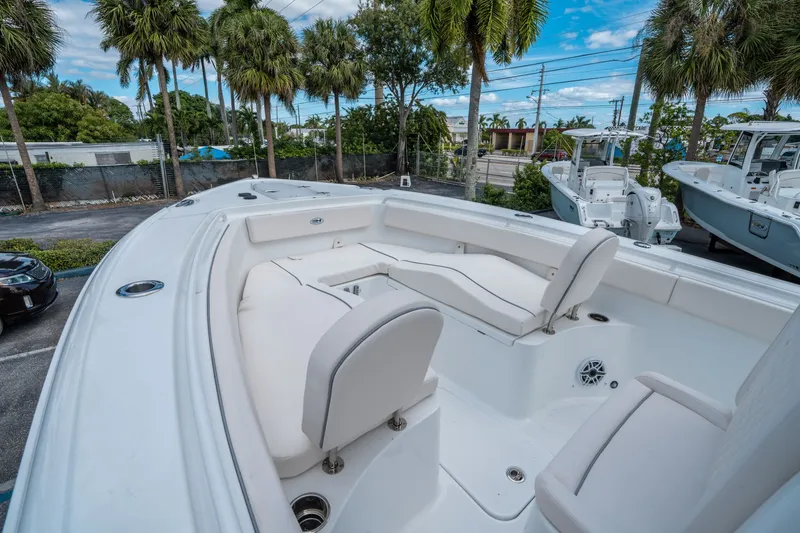 Slide: The Image of Sea Hunt Ultra 265 SE 2026 - 23