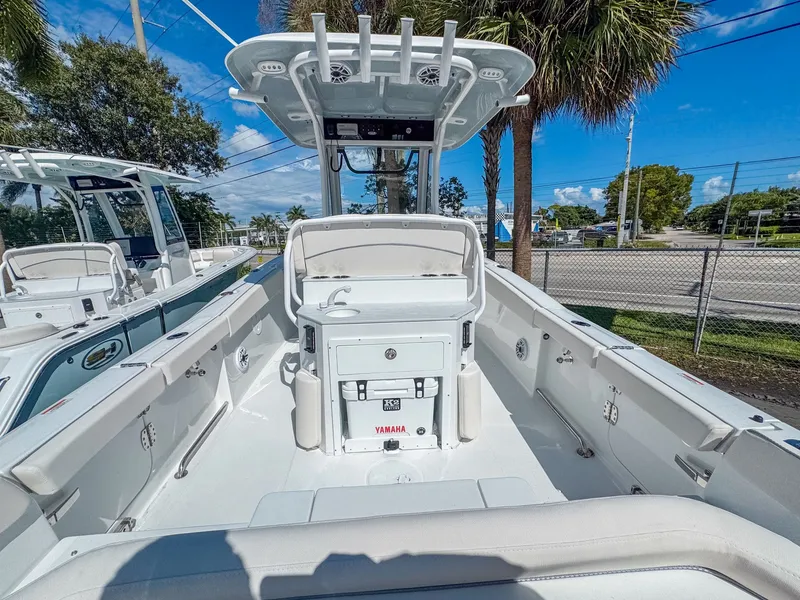 Slide: The Image of Sea Hunt Ultra 265 SE 2026 - 6