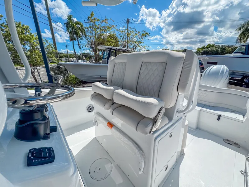 Slide: The Image of Sea Hunt Ultra 265 SE 2026 - 9