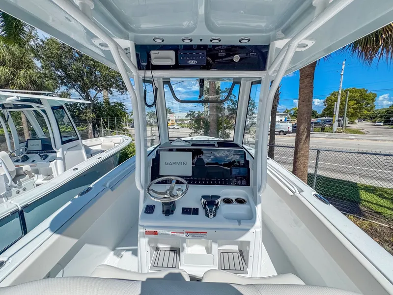 Slide: The Image of Sea Hunt Ultra 265 SE 2026 - 8