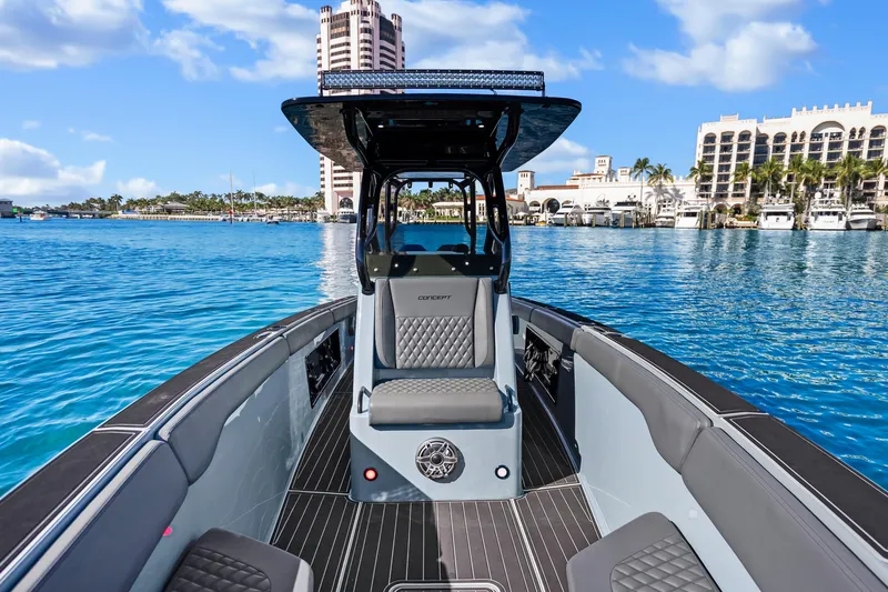 Slide: The Image of Bow Aft Facing w/console Seating - 25