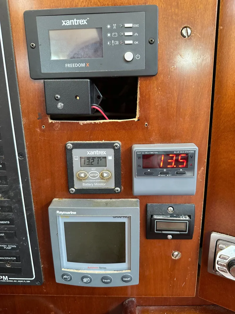 Slide: The Image of Beneteau Oceanis Clipper 423 2004 - 28